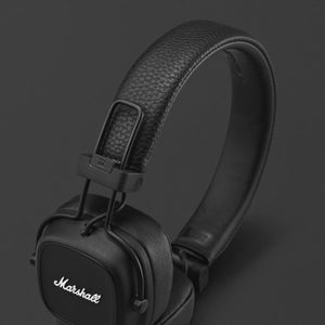 major-iv-black-lifestyle-desktop-2